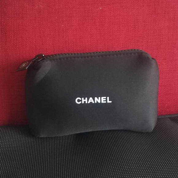 CHANEL Black Zippered Neoprene Cosmetic Clutch Bag Pouch - Picture 2 of 9